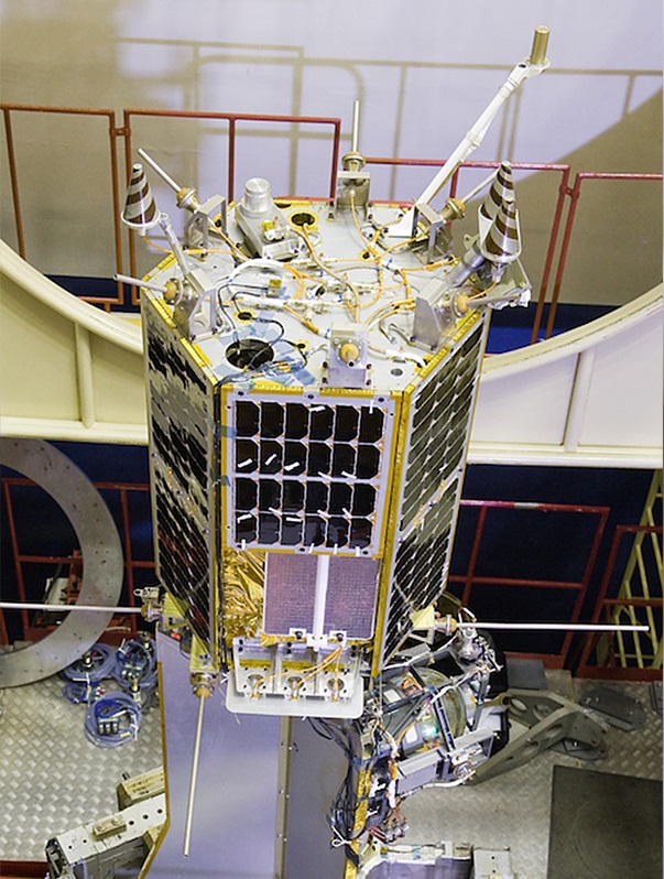 DOSAAF-95 / RS-44 Antennas, 435 MHz top 145 MHz bottom